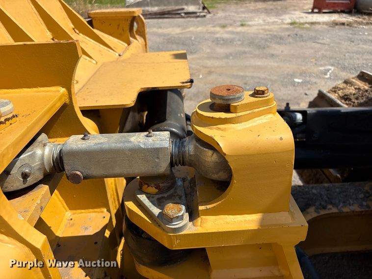 image for item FI0233 2013 Caterpillar D6K2 XL dozer