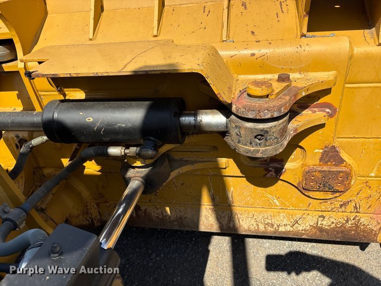 image for item FI0233 2013 Caterpillar D6K2 XL dozer