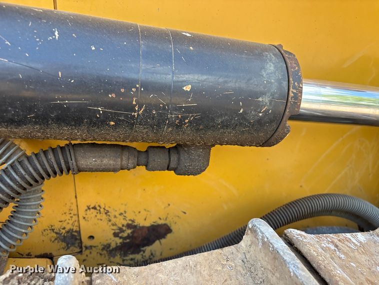 image for item FI0233 2013 Caterpillar D6K2 XL dozer