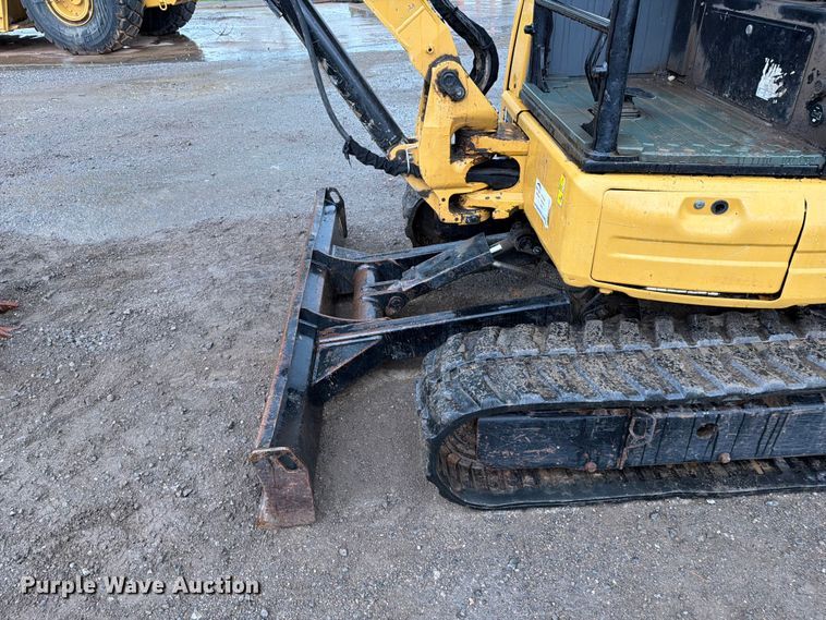 image for item FI0237 2016 Caterpillar 304E2 CR mini excavator