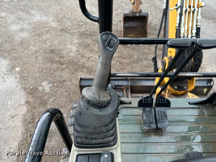 image for item FI0237 2016 Caterpillar 304E2 CR mini excavator