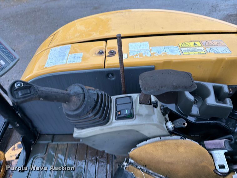 image for item FI0237 2016 Caterpillar 304E2 CR mini excavator