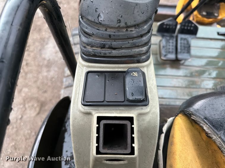 image for item FI0237 2016 Caterpillar 304E2 CR mini excavator
