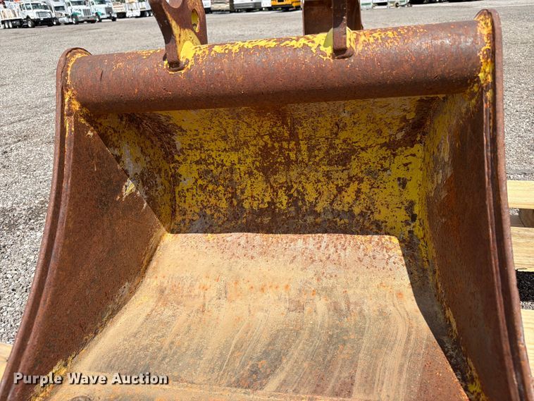 image for item FI0249 John Deere backhoe bucket