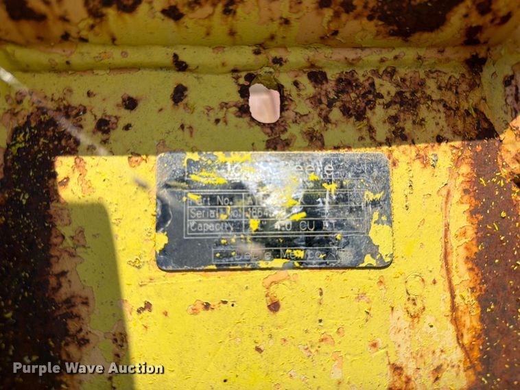 image for item FI0249 John Deere backhoe bucket