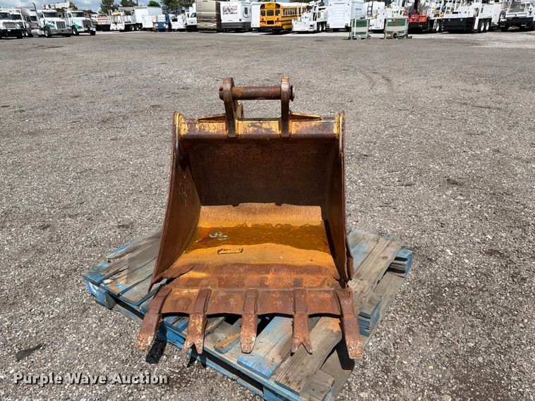 image for item FI0250 John Deere AT192019 backhoe bucket