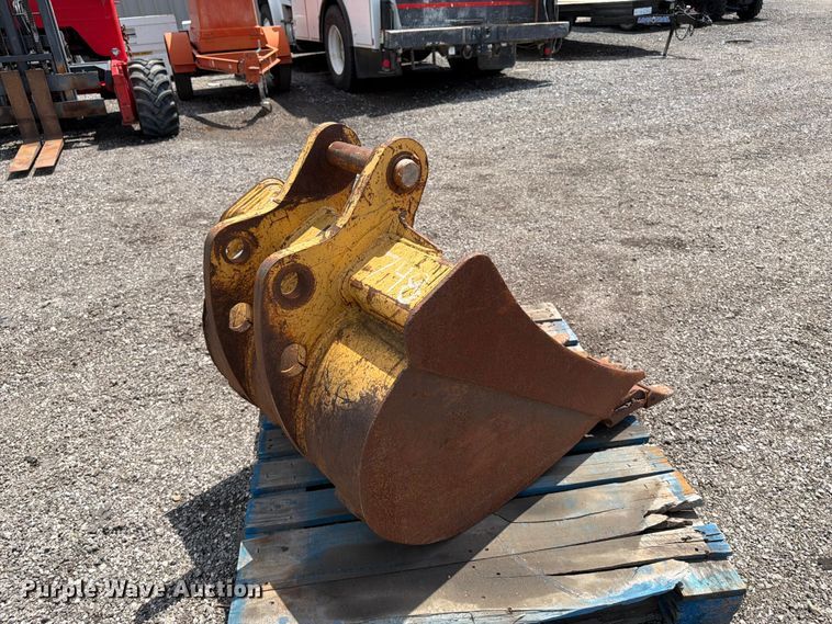 image for item FI0250 John Deere AT192019 backhoe bucket