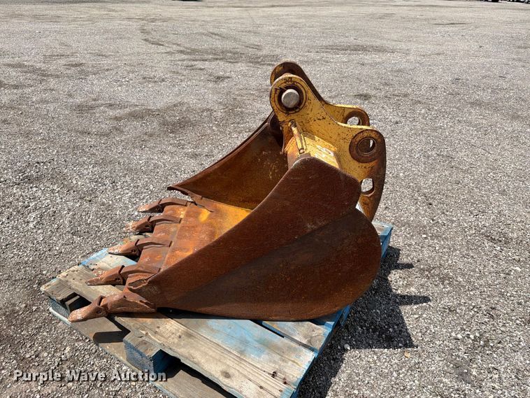 image for item FI0250 John Deere AT192019 backhoe bucket