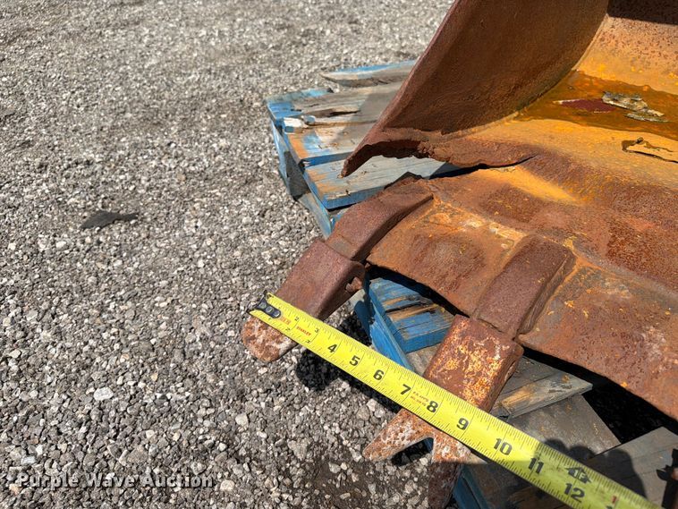 image for item FI0250 John Deere AT192019 backhoe bucket