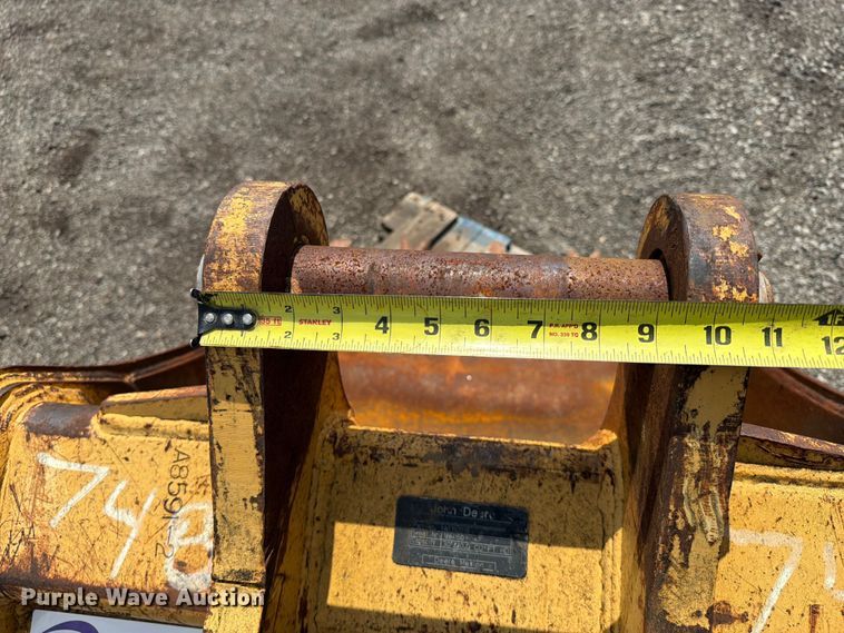 image for item FI0250 John Deere AT192019 backhoe bucket