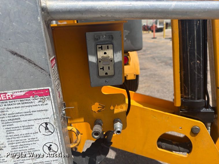 image for item FI0258 2017 Haulotte 5533A boom lift