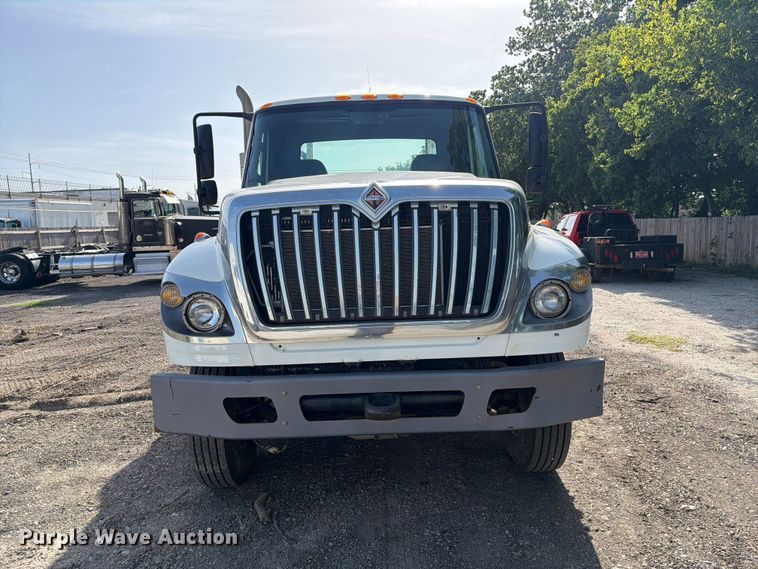 image for item FI0259 2011 International 7400 utility / service truck