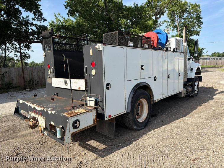image for item FI0259 2011 International 7400 utility / service truck