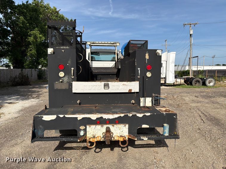image for item FI0259 2011 International 7400 utility / service truck