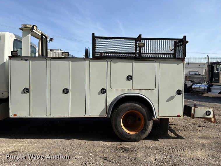 image for item FI0259 2011 International 7400 utility / service truck