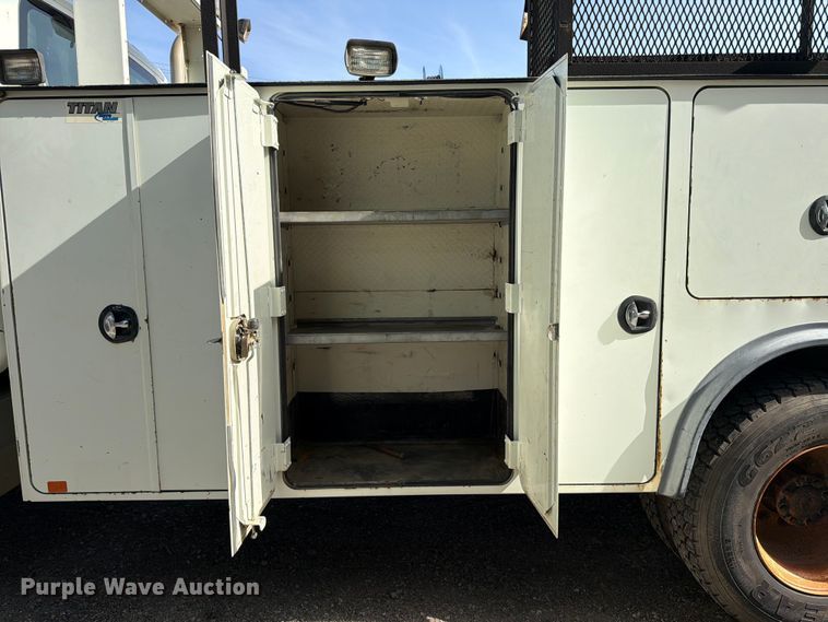 image for item FI0259 2011 International 7400 utility / service truck