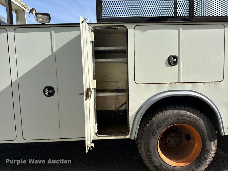 image for item FI0259 2011 International 7400 utility / service truck
