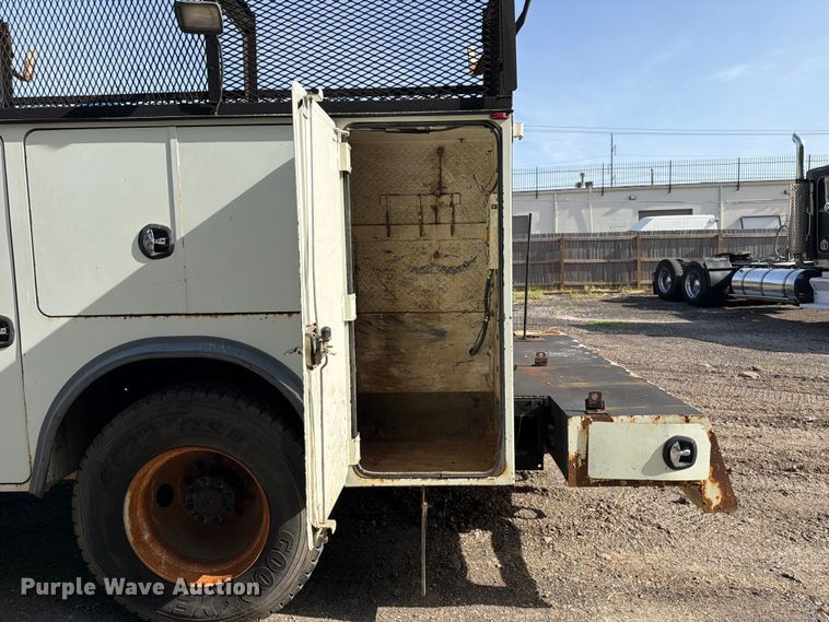 image for item FI0259 2011 International 7400 utility / service truck