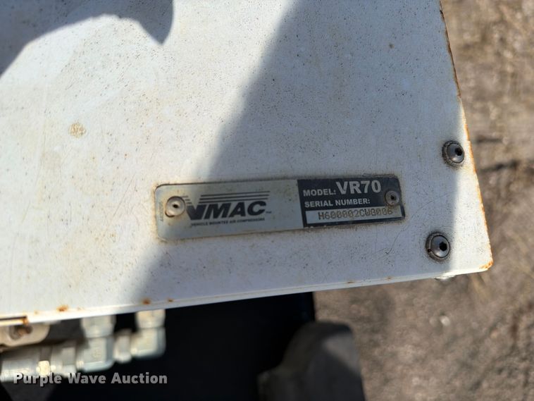 image for item FI0259 2011 International 7400 utility / service truck