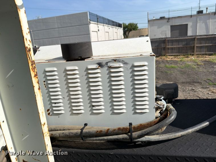 image for item FI0259 2011 International 7400 utility / service truck
