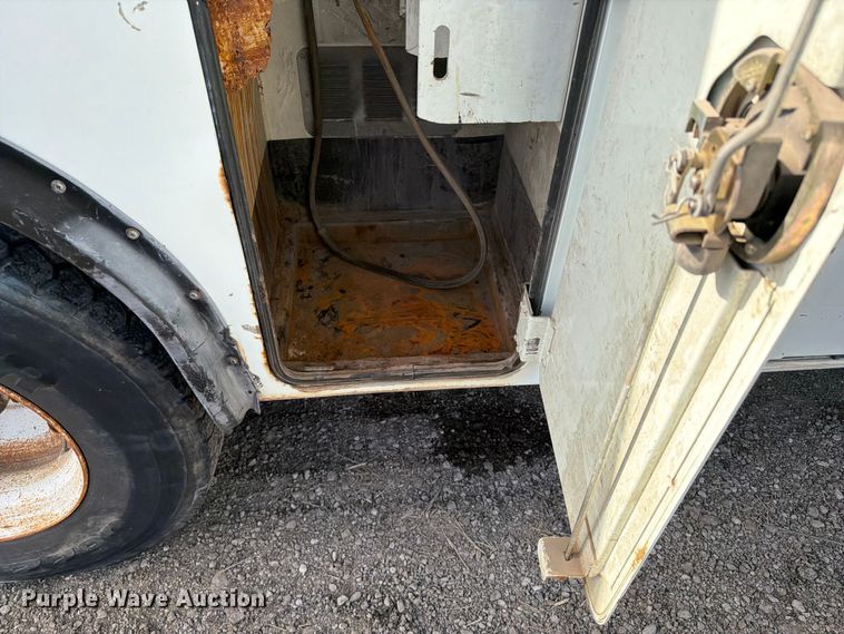 image for item FI0259 2011 International 7400 utility / service truck