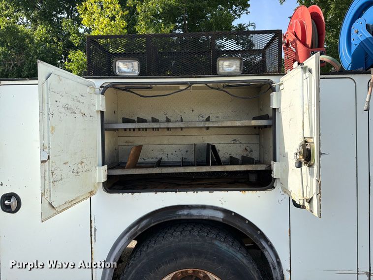 image for item FI0259 2011 International 7400 utility / service truck