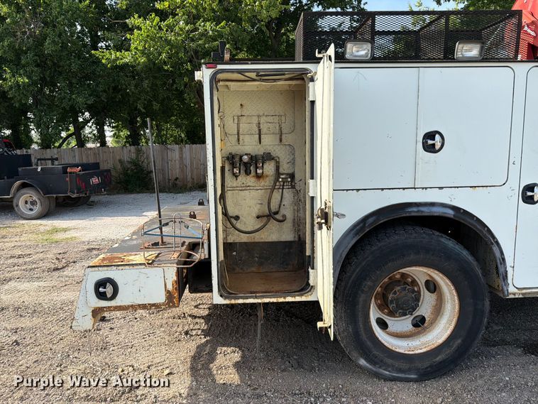 image for item FI0259 2011 International 7400 utility / service truck