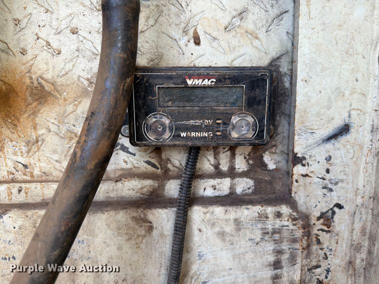 image for item FI0259 2011 International 7400 utility / service truck