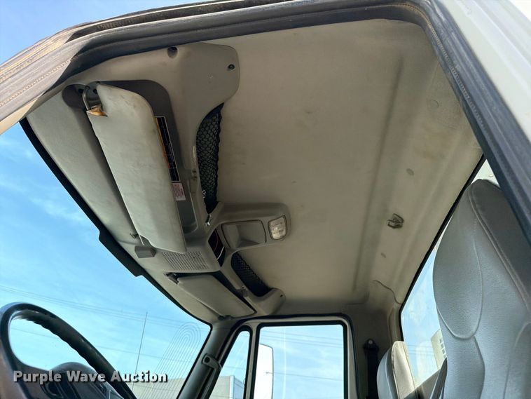 image for item FI0259 2011 International 7400 utility / service truck