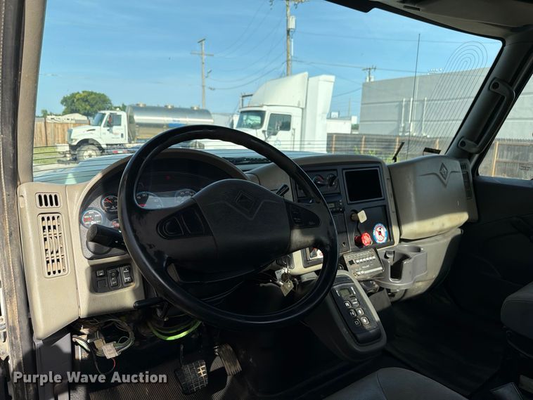 image for item FI0259 2011 International 7400 utility / service truck