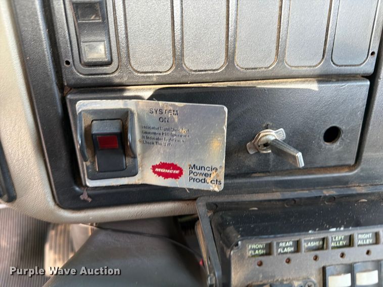 image for item FI0259 2011 International 7400 utility / service truck