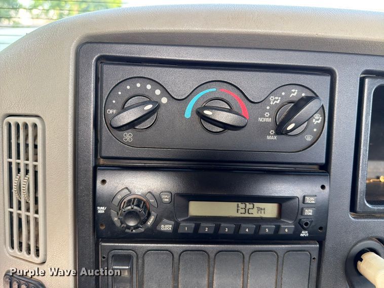 image for item FI0259 2011 International 7400 utility / service truck