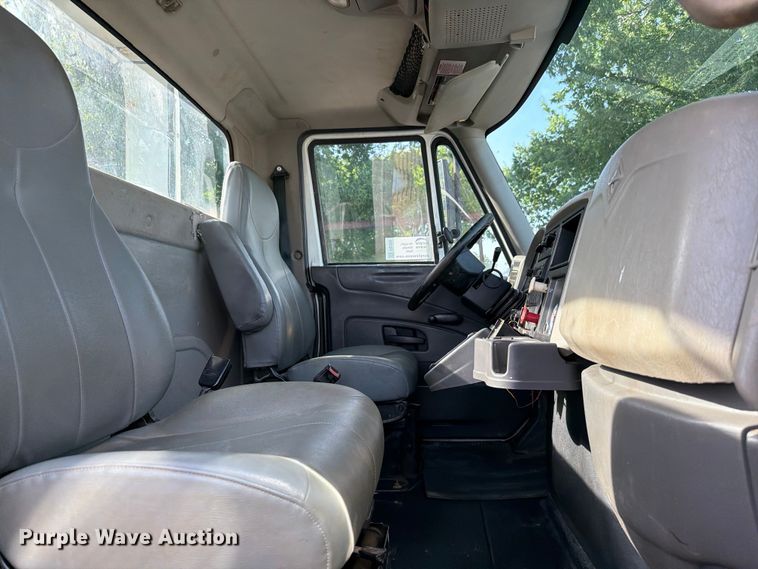 image for item FI0259 2011 International 7400 utility / service truck