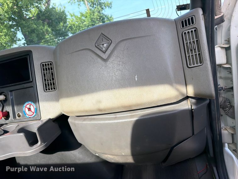 image for item FI0259 2011 International 7400 utility / service truck