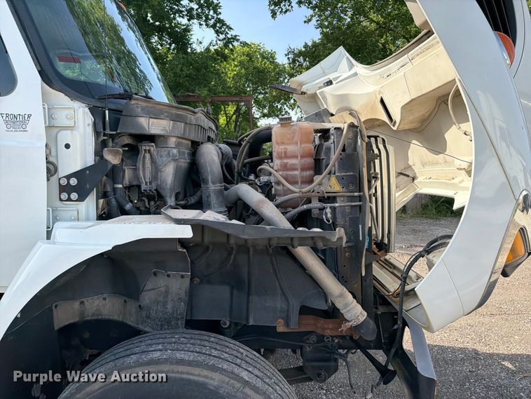 image for item FI0259 2011 International 7400 utility / service truck