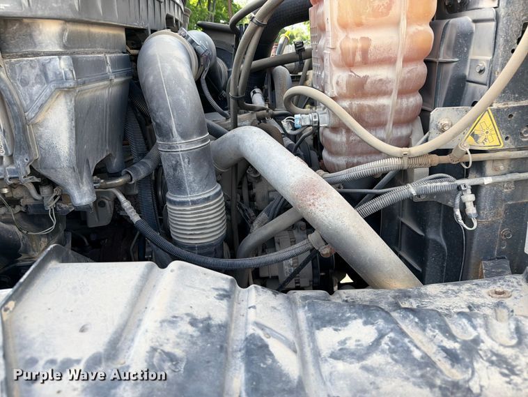 image for item FI0259 2011 International 7400 utility / service truck