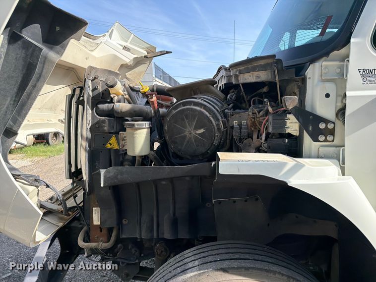 image for item FI0259 2011 International 7400 utility / service truck