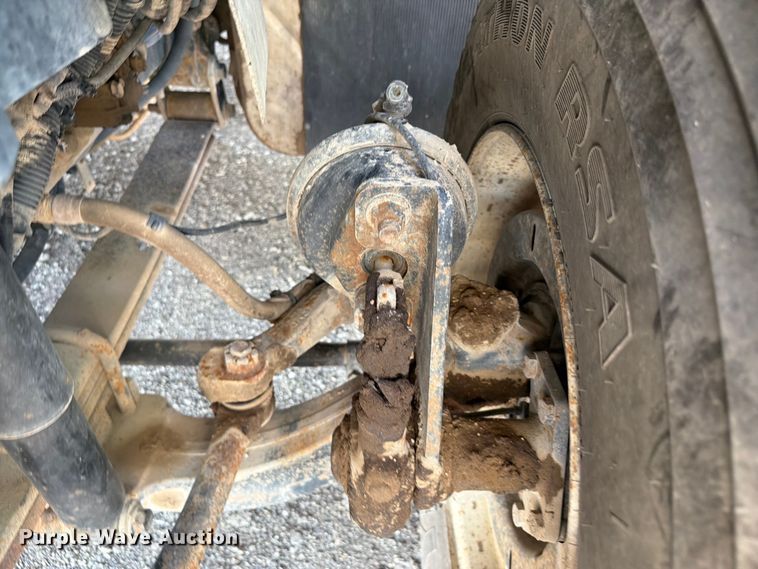 image for item FI0259 2011 International 7400 utility / service truck