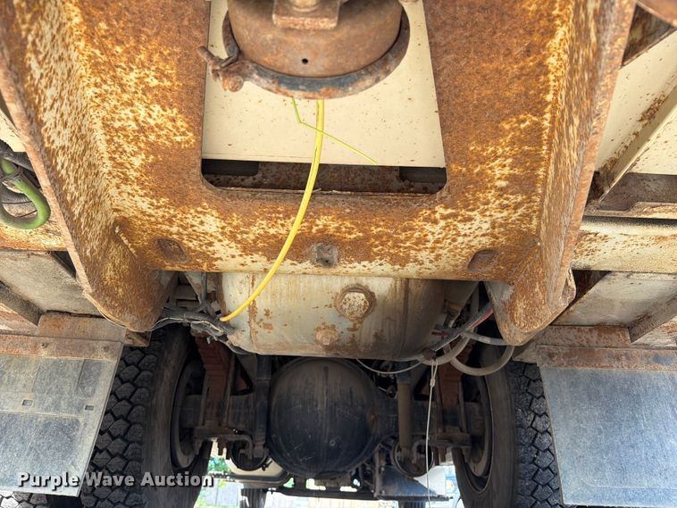 image for item FI0259 2011 International 7400 utility / service truck