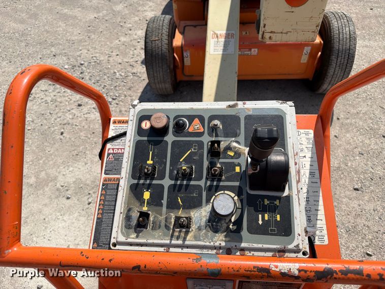 image for item FI0272 1994 JLG 40 Electric boom lift