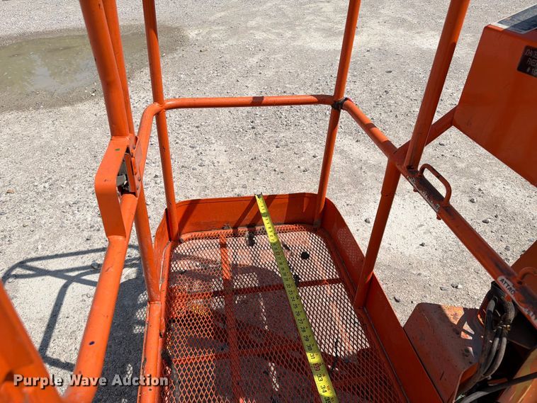 image for item FI0272 1994 JLG 40 Electric boom lift