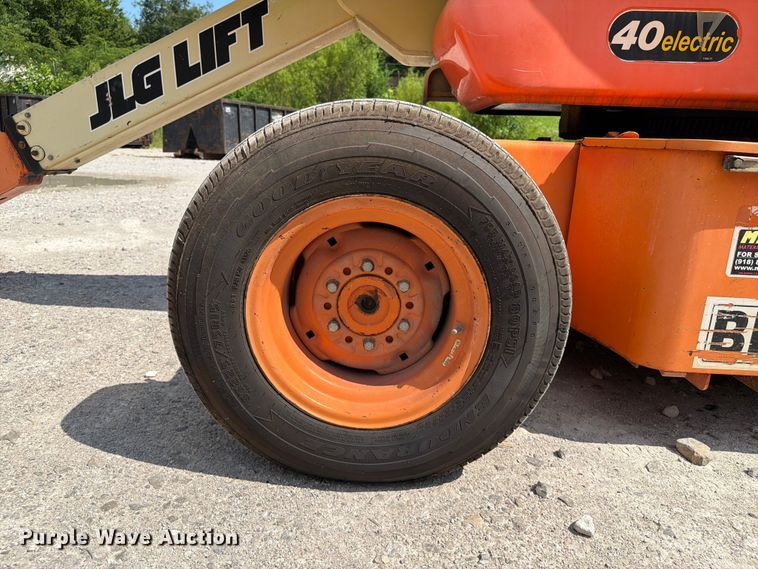 image for item FI0272 1994 JLG 40 Electric boom lift