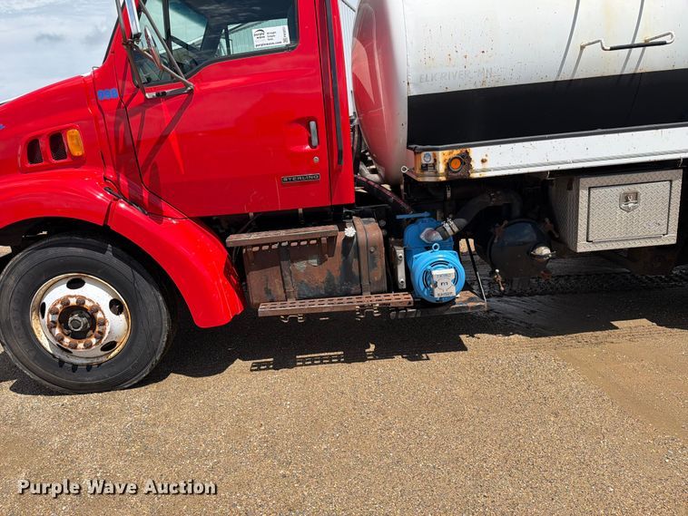 image for item FK0251 1999 Sterling LT vacuum truck