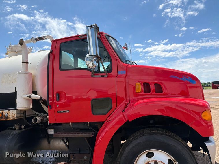 image for item FK0251 1999 Sterling LT vacuum truck