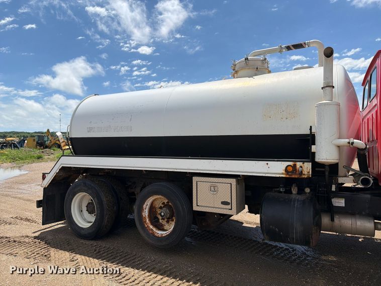 image for item FK0251 1999 Sterling LT vacuum truck