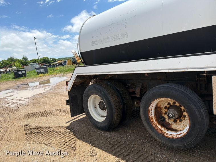 image for item FK0251 1999 Sterling LT vacuum truck