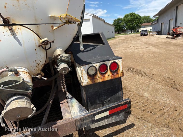 image for item FK0251 1999 Sterling LT vacuum truck
