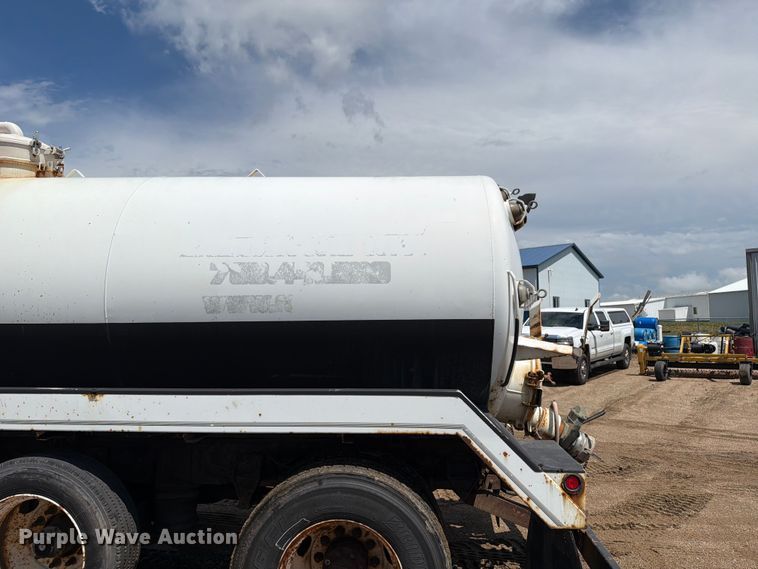 image for item FK0251 1999 Sterling LT vacuum truck