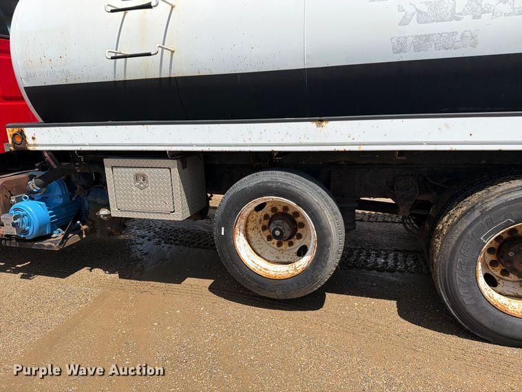 image for item FK0251 1999 Sterling LT vacuum truck