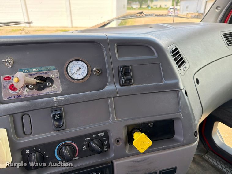 image for item FK0251 1999 Sterling LT vacuum truck